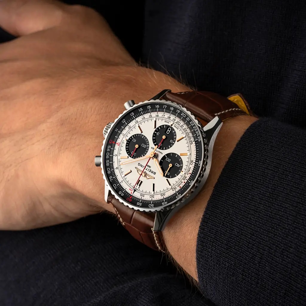 Navitimer B01 Chronograph 43 - AB01381E1G1P1 - image 5