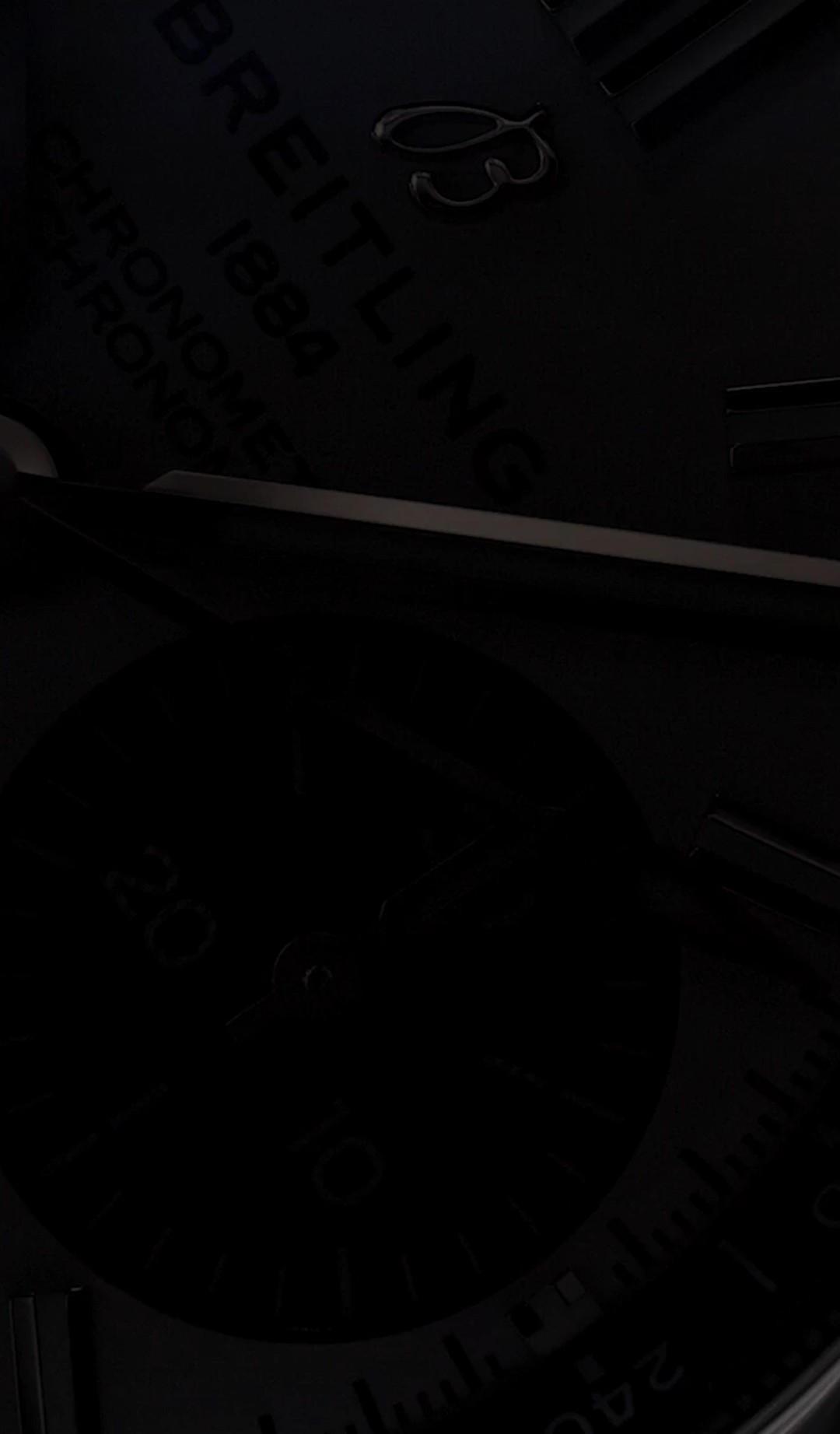 {generated} Breitling Chronomat Evolution 2026 avec cadran chronographe bleu foncé et lunette acier polie