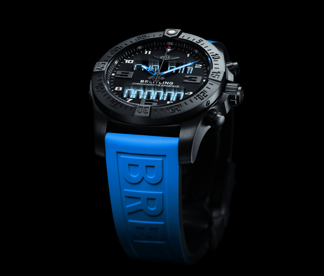 {generated} Breitling Exospace 搭載黑色錶殼、發光數模錶盤與醒目藍色 Breitling 錶帶