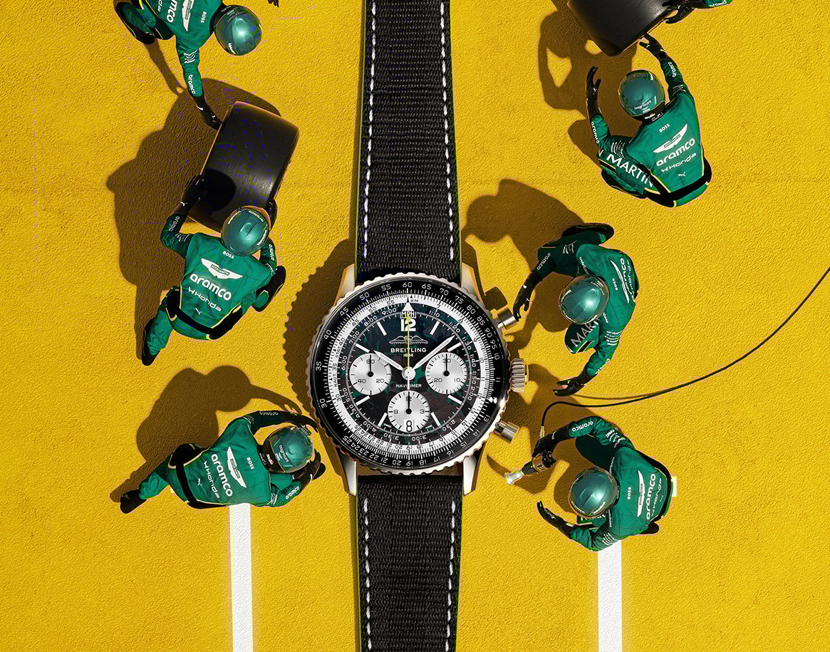 {generated} Breitling Navitimer結合Aston Martin Aramco元素正面呈現，強調其計時錶盤與黑色錶帶