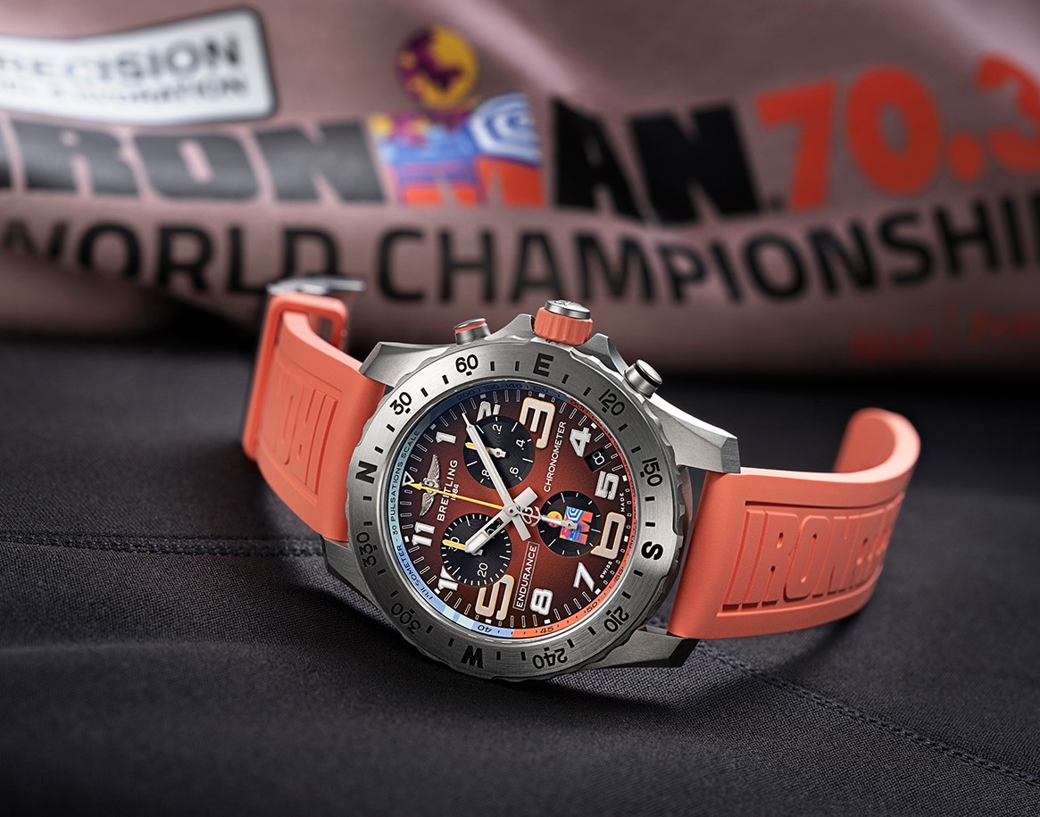 {generated} Breitling Endurance Pro 44 IRONMAN® 70.3 World Championship avec bracelet corail et cadran noir