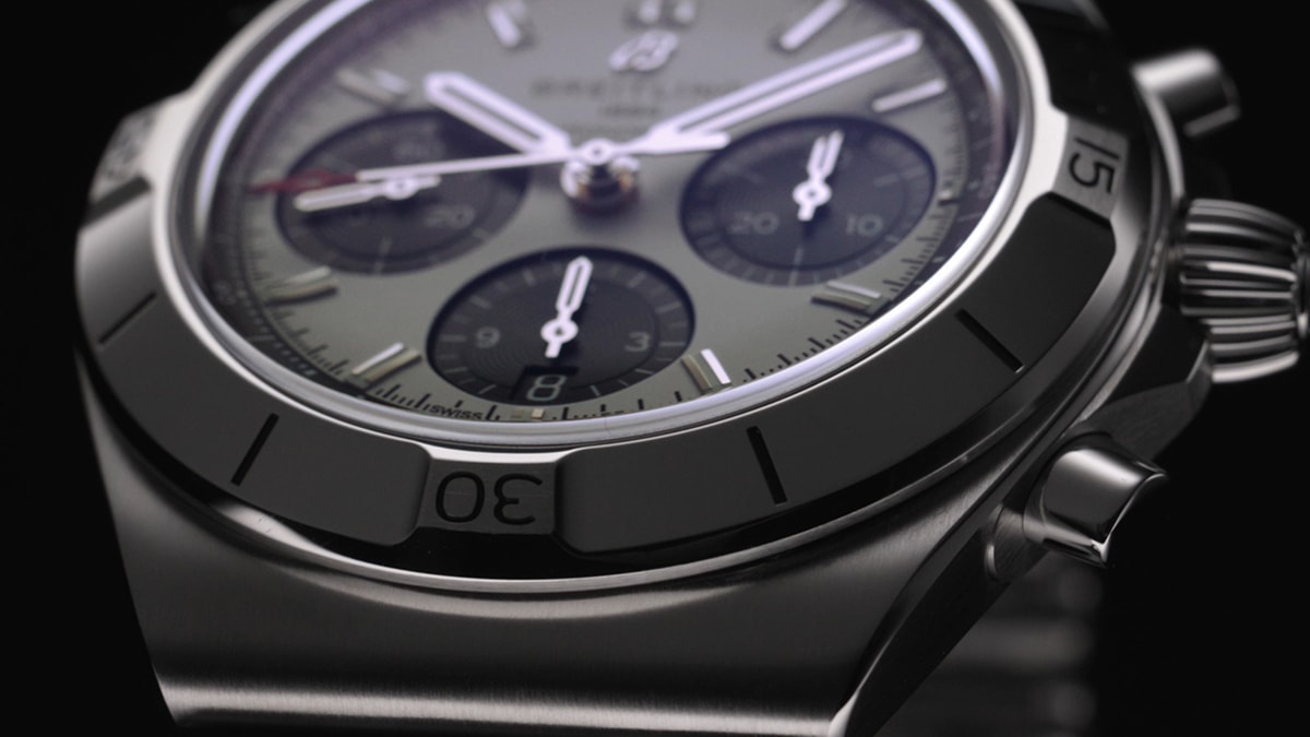 Collection Editorial - Chronomat - the bezel - mobile