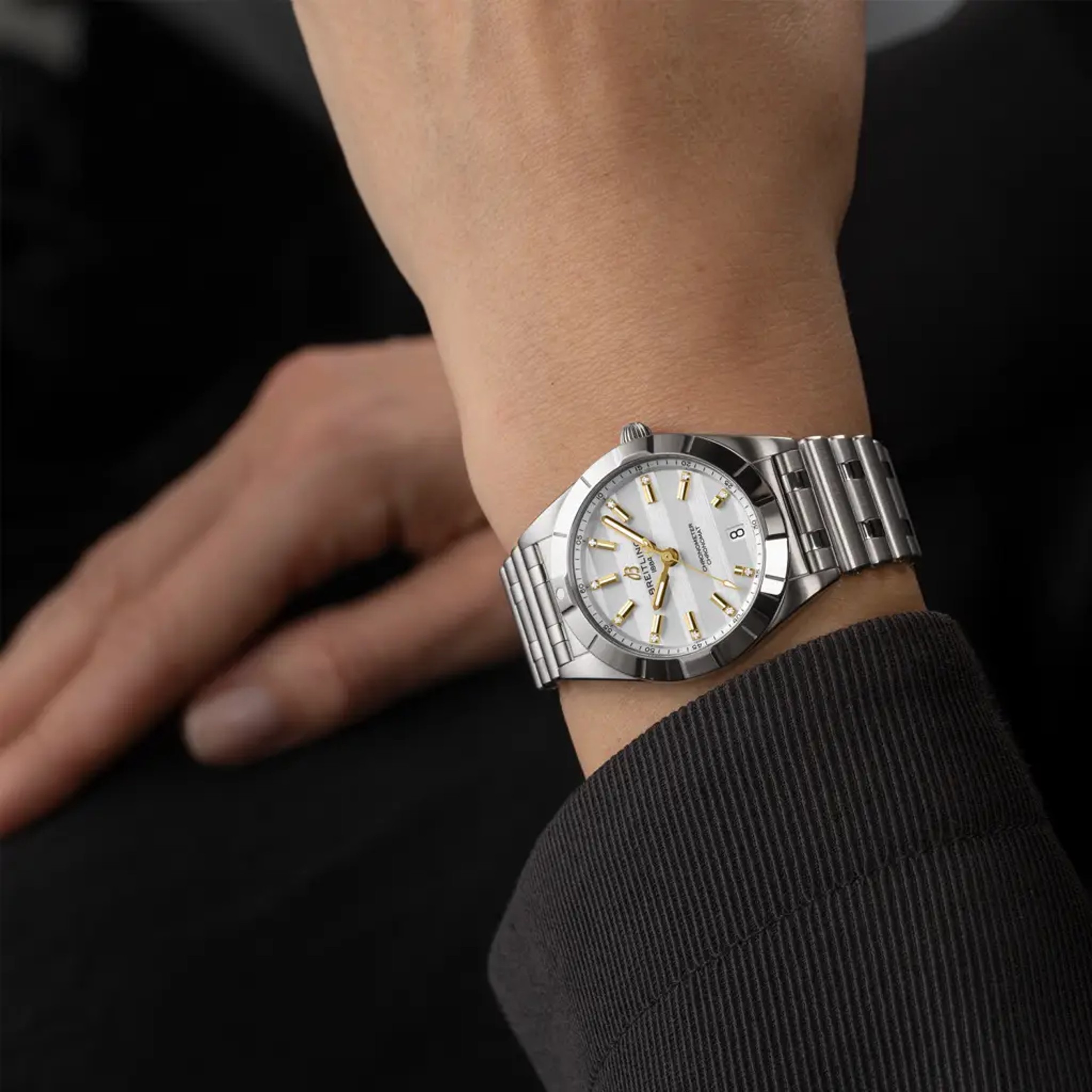 Chronomat 32 Six Nations England - A773105A1A1A1 - image 5