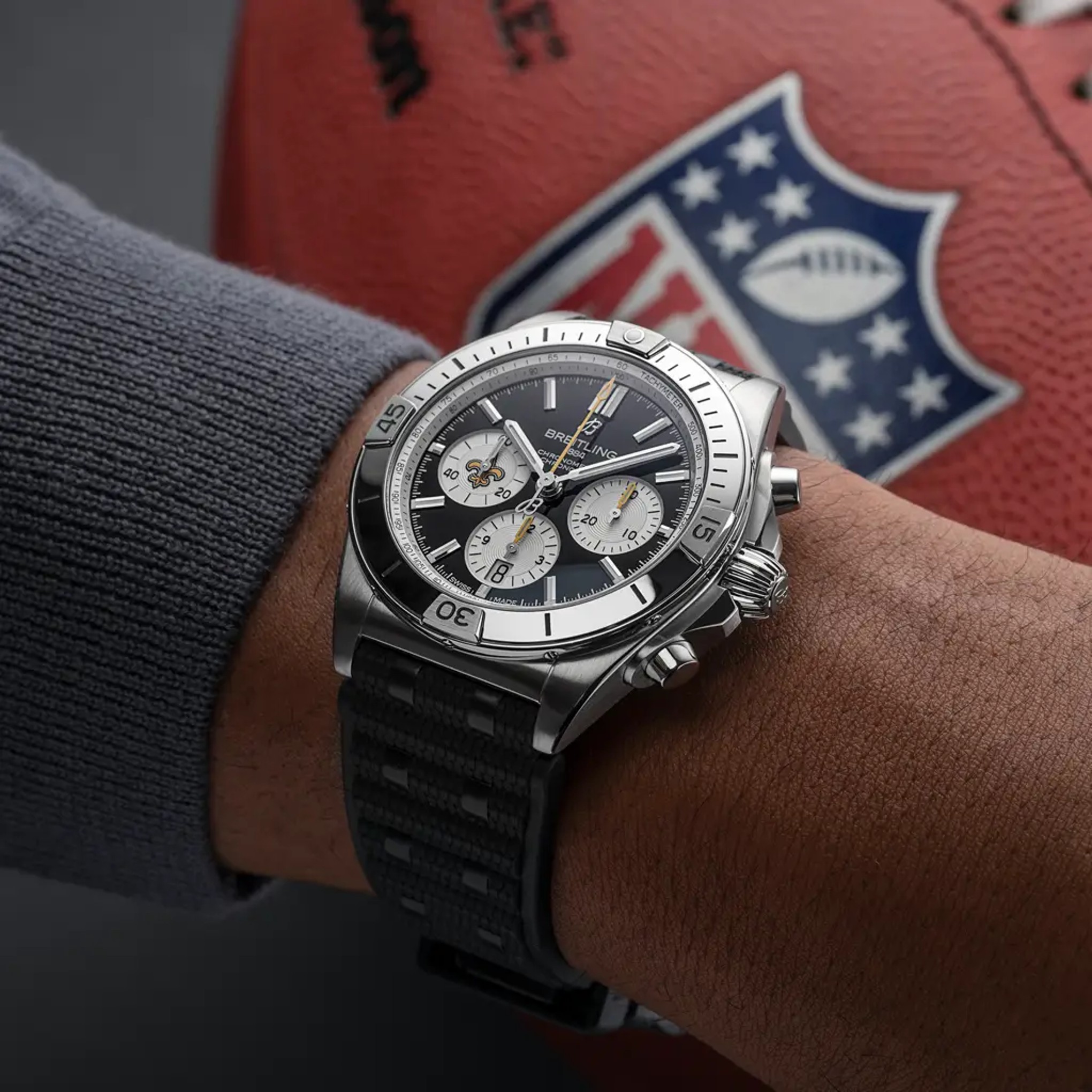 Chronomat B01 42 NFL New Orleans Saints Edition - AB01342B1B4S1 - image 5