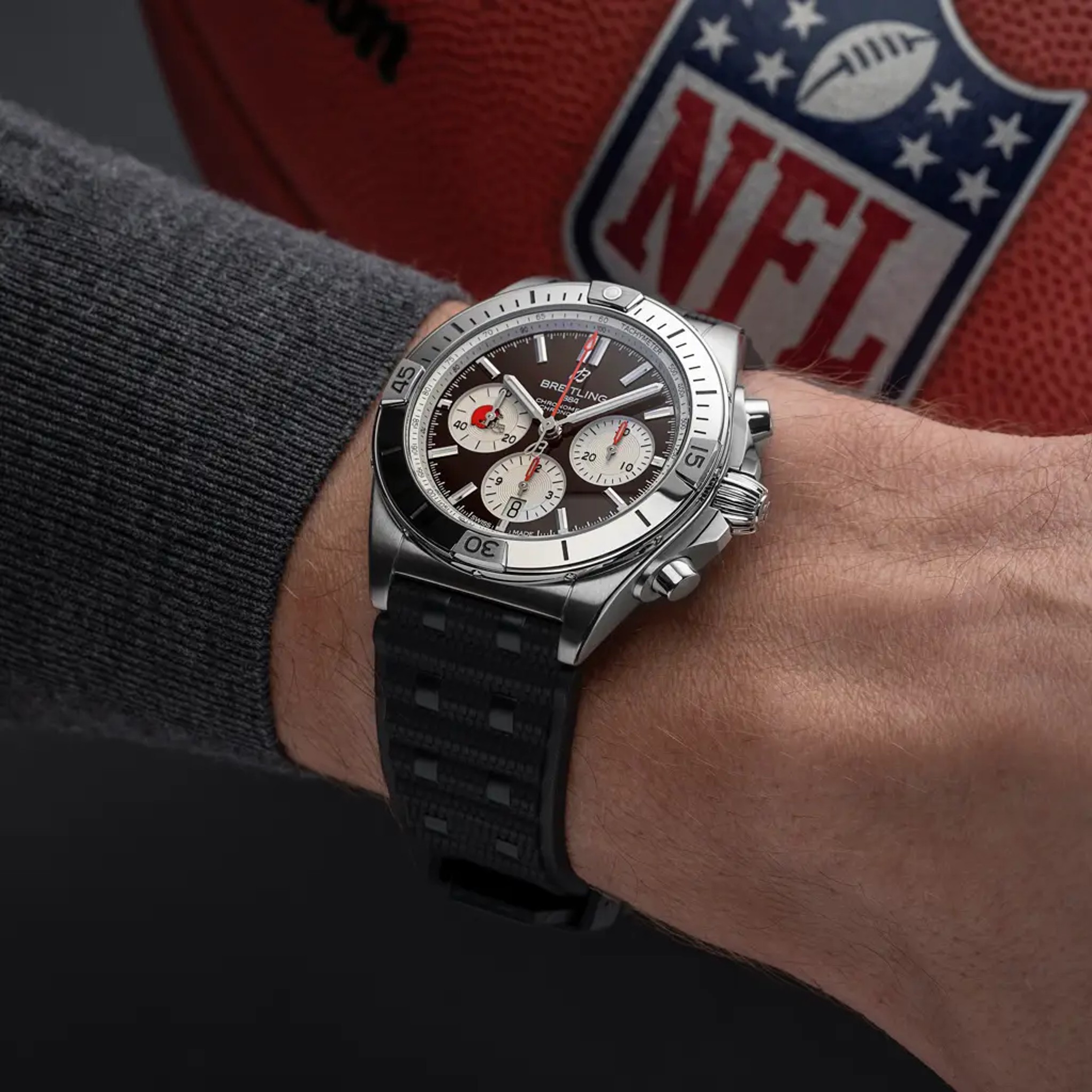 Chronomat B01 42 NFL Cleveland Browns Edition - AB01342B1B6S1 - image 5