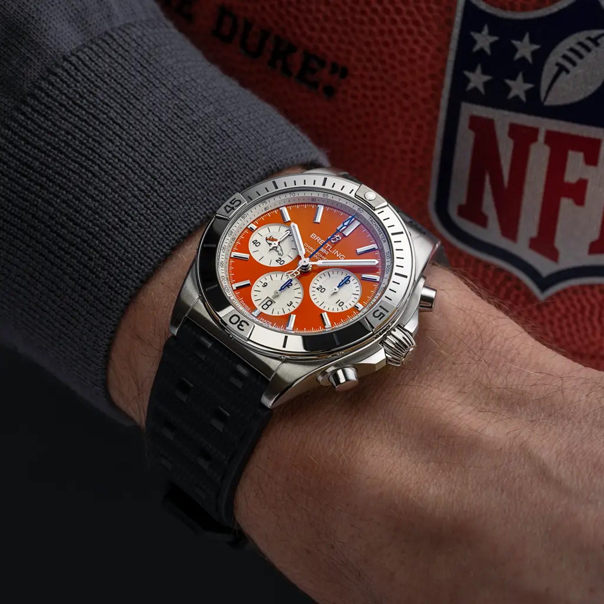 Chronomat B01 42 NFL Denver Broncos Edition - AB01342B1O2S1 - image 5