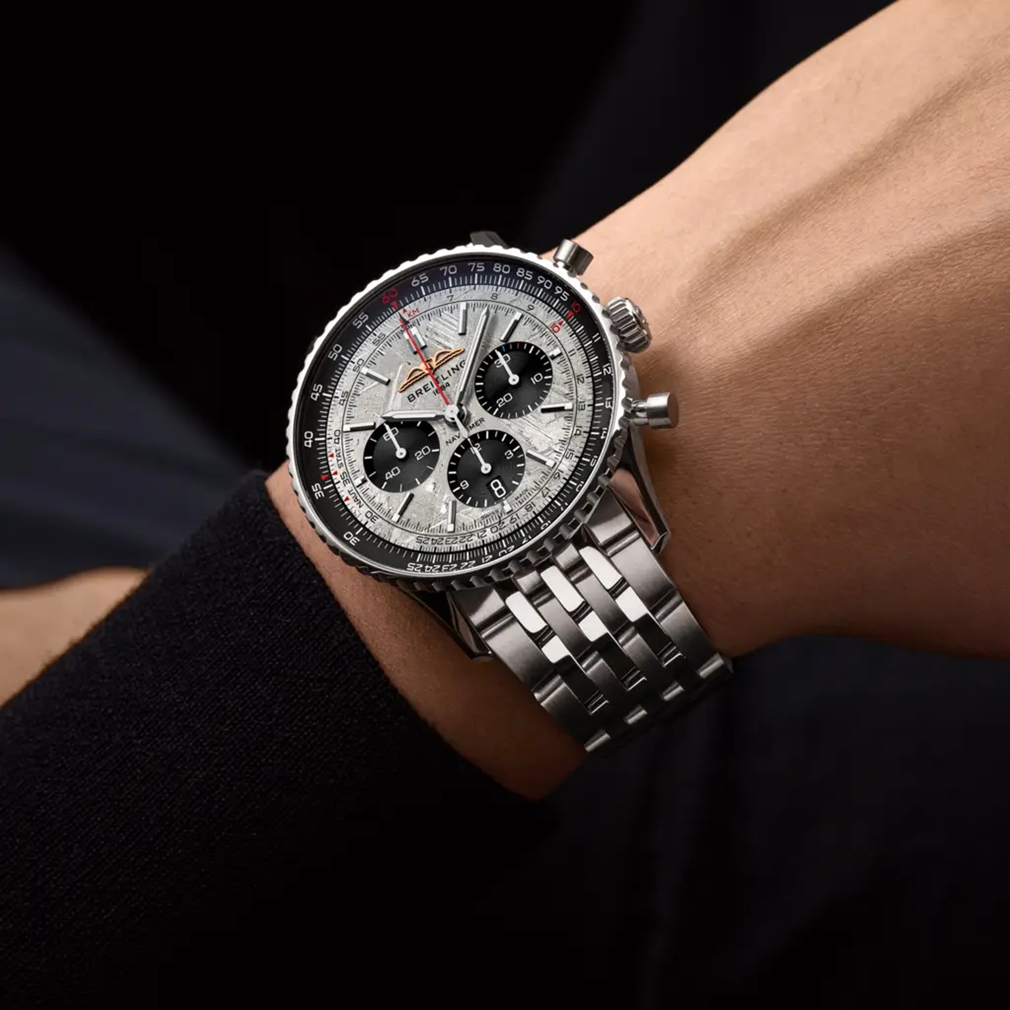 Navitimer B01 Chronograph 43 Ultraman  - AB01389D1G1A1 - image 5