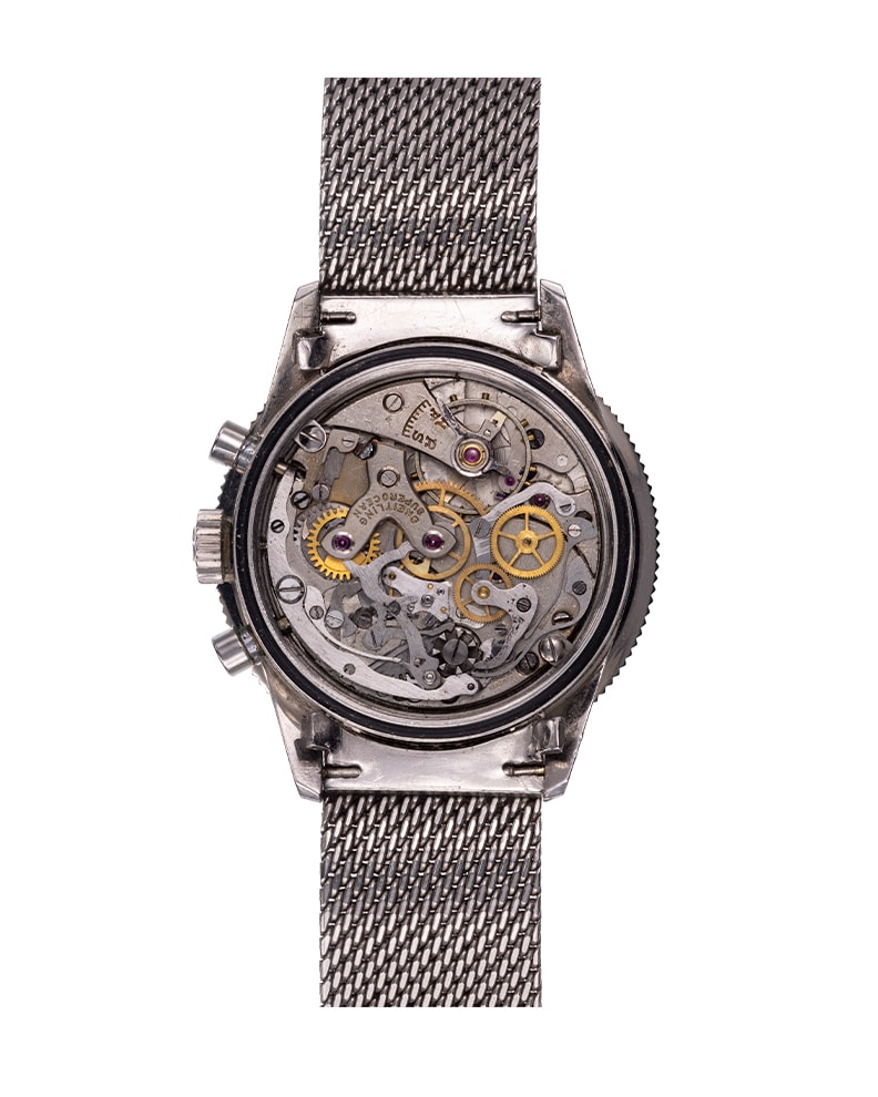 {generated} Breitling SuperOcean Heritage ref.807 Venus 152 con quadrante nero, due contatori e bracciale in maglia d’acciaio in vista frontale