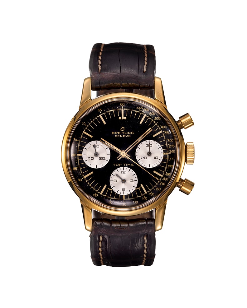 {generated} Breitling Top Time Mk2 ref.810 Venus 178 con cassa oro, quadrante nero e cinturino in pelle marrone in una vista prodotto dettagliata