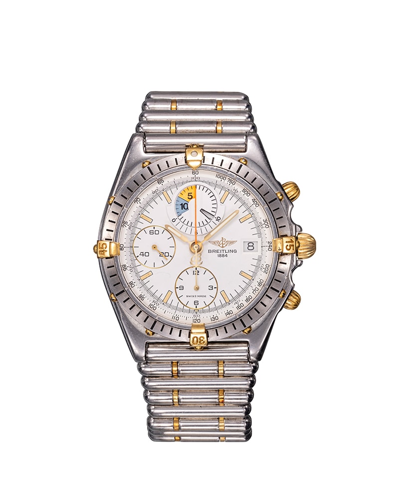 {generated} Breitling Chronomat Yachting B13047のスチール×ゴールドケースと白い文字盤、リンクブレスが精緻に描かれる