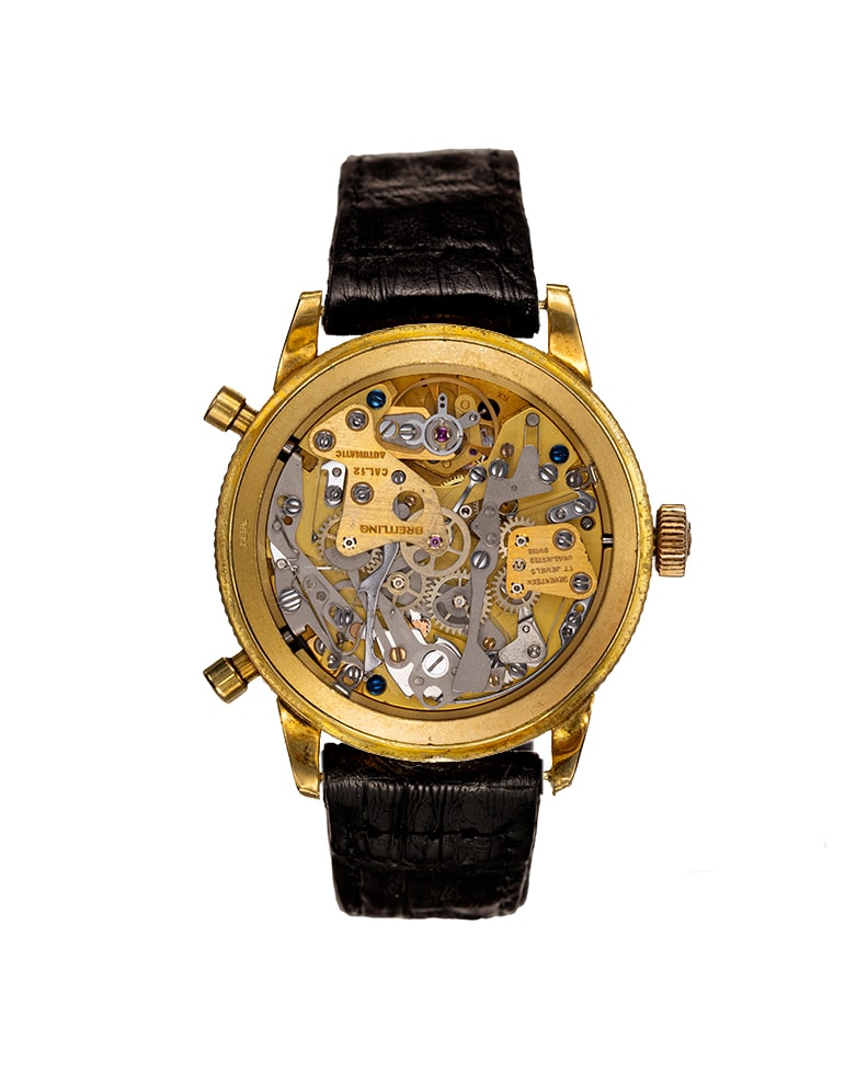 {generated} Breitling ナビタイマー クロノマチック Mk10 ref.8806 が金色ケースと黒の文字盤、2つのサブダイヤル、黒革ストラップで示される