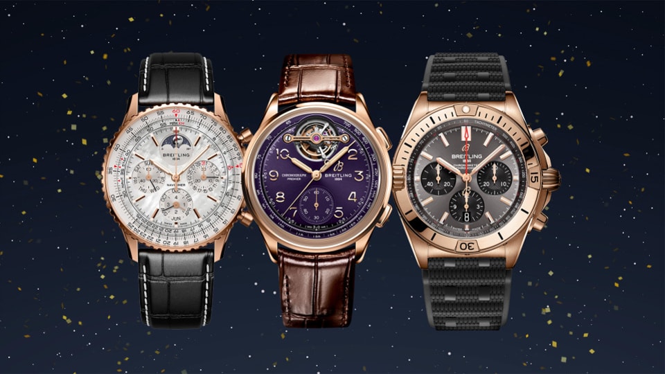 {generated} ローズゴールドとブラックのメンズBreitling腕時計3本が、贈り物を想起させる落ち着いた祝祭的背景に並ぶ。