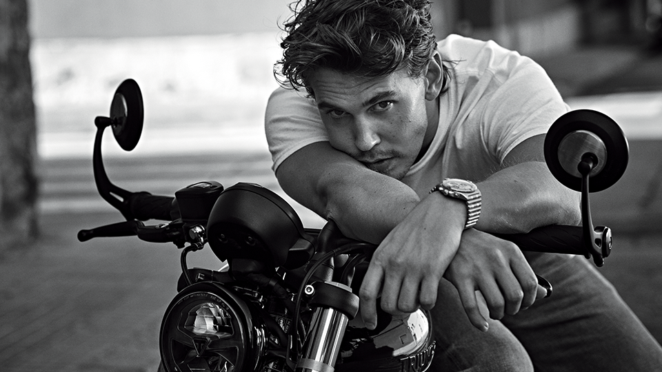 CHRONOMAT 2024 08 07 MATTHEW BROOKES AUSTIN BUTLER BREIETLING SHOT 06 0459-2-BW CMYK