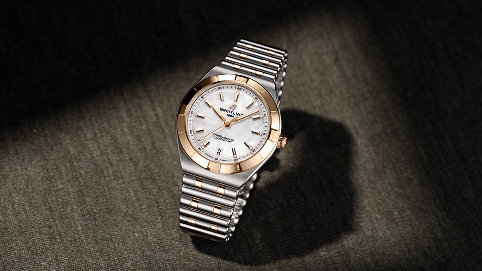 News - Chronomat Redesign - Image Carousel - JP