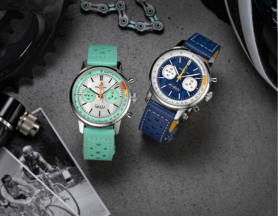 {generated} Due orologi Breitling Top Time in tonalità menta e blu su una superficie ispirata al ciclismo con catena e ingranaggi