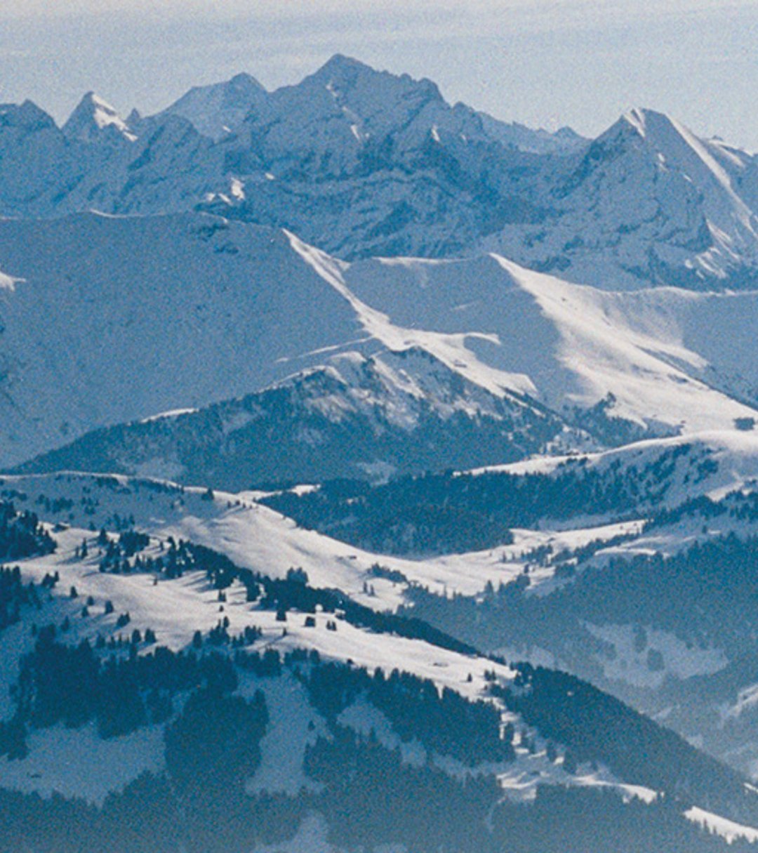 {generated} Breitling Orbiter 3 balloon soaring over snowy alpine mountains, reflecting Bertrand Piccard’s pioneering expedition legacy