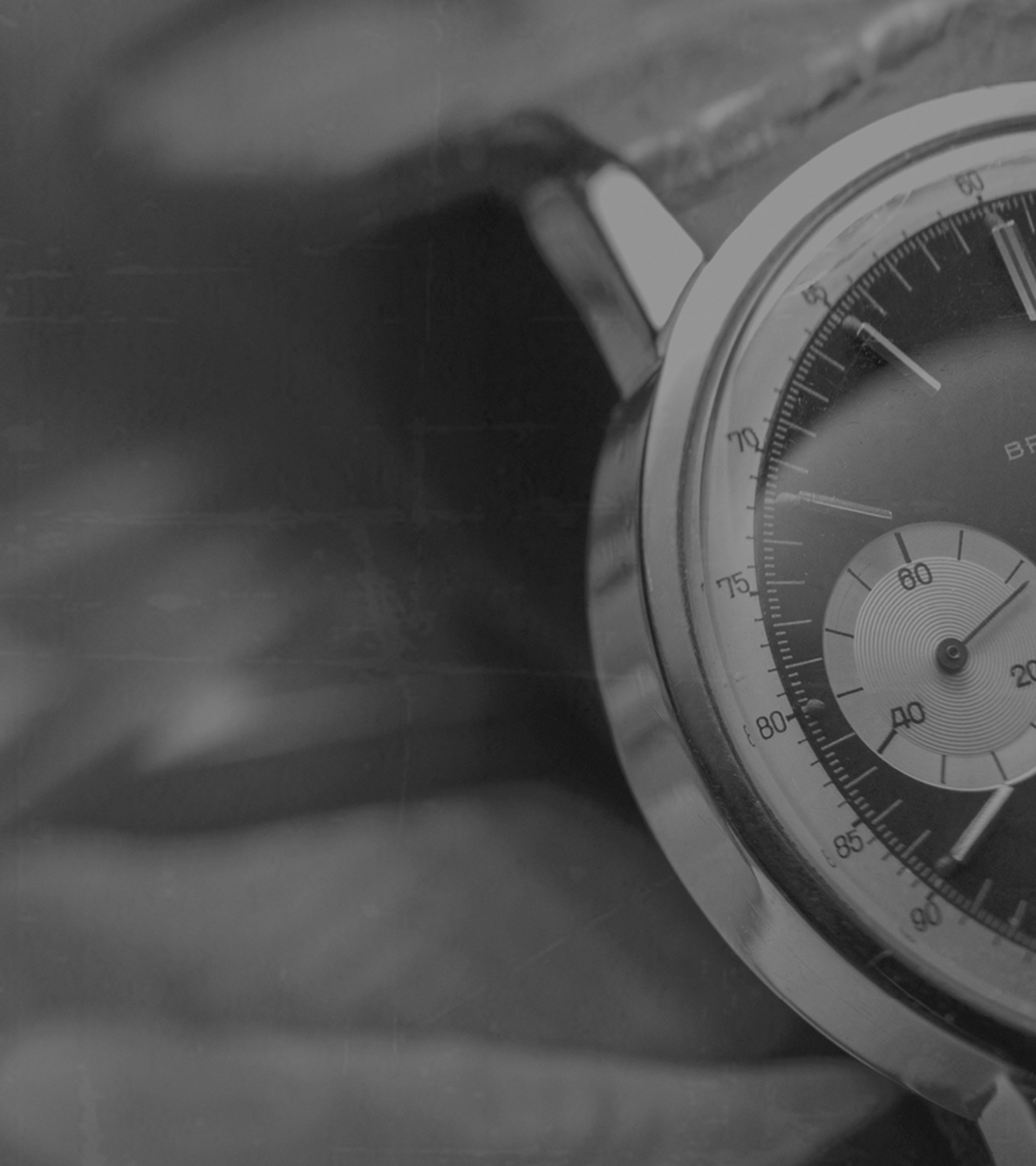 {generated} Breitling Top Time特寫,雙小錶盤與拋光錶殼凸顯其經典復古計時設計。