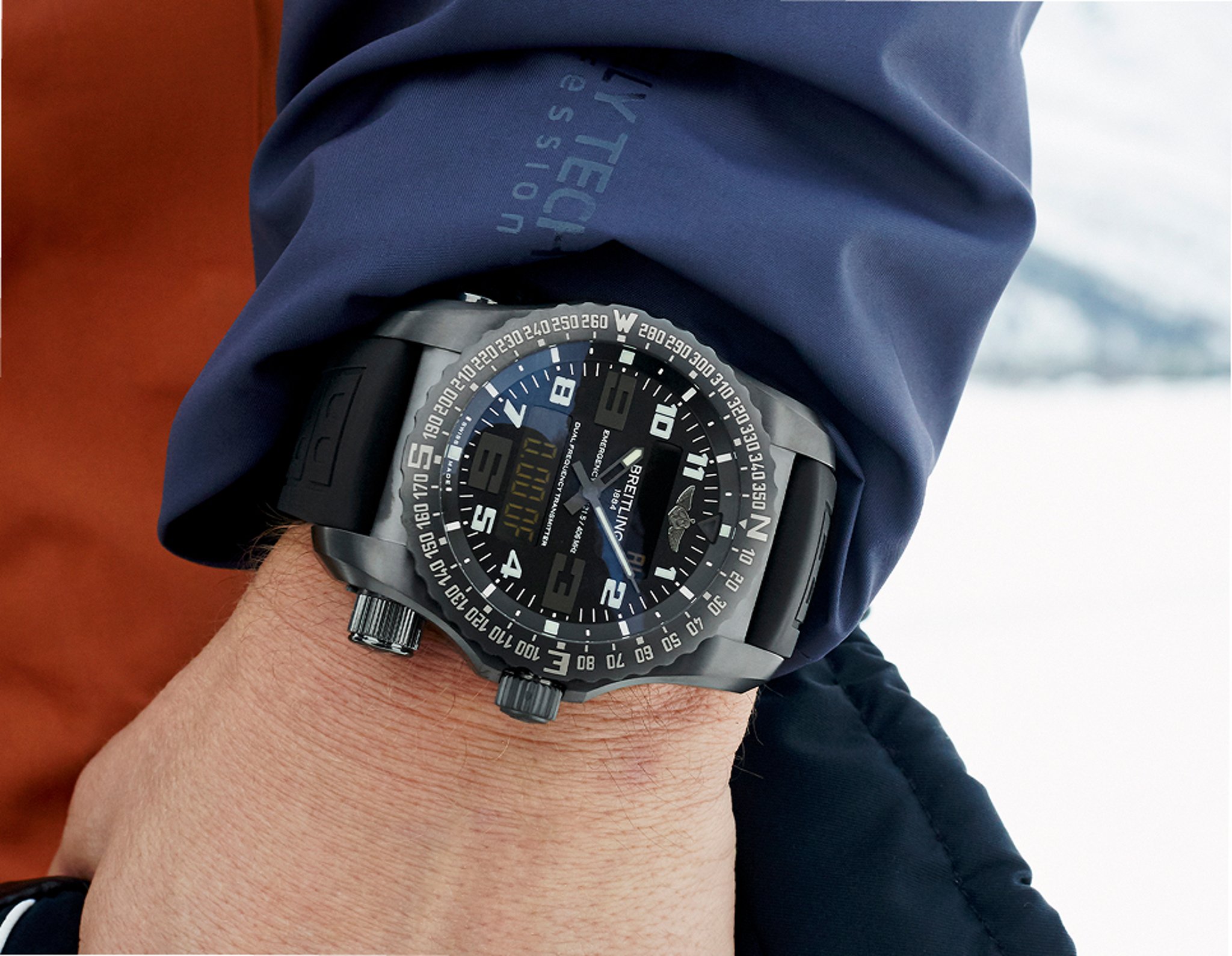 {generated} 在雪景戶外背景中,Breitling Professional黑色錶盤與數位顯示腕錶佩戴於手腕