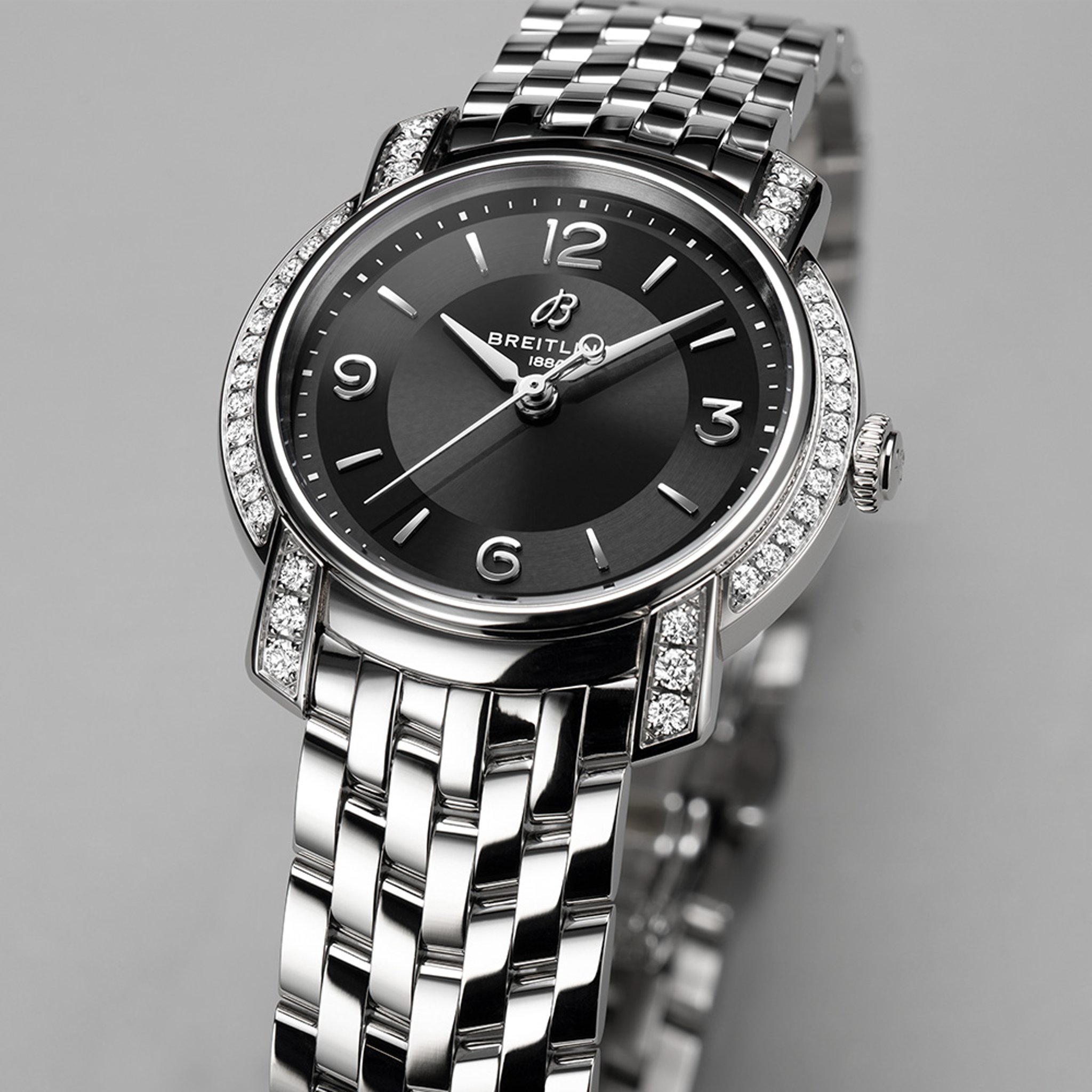 {generated} Breitling Lady Premier A77330671B1A1 en acero con esfera negra y detalles de diamantes que realzan su diseño elegante