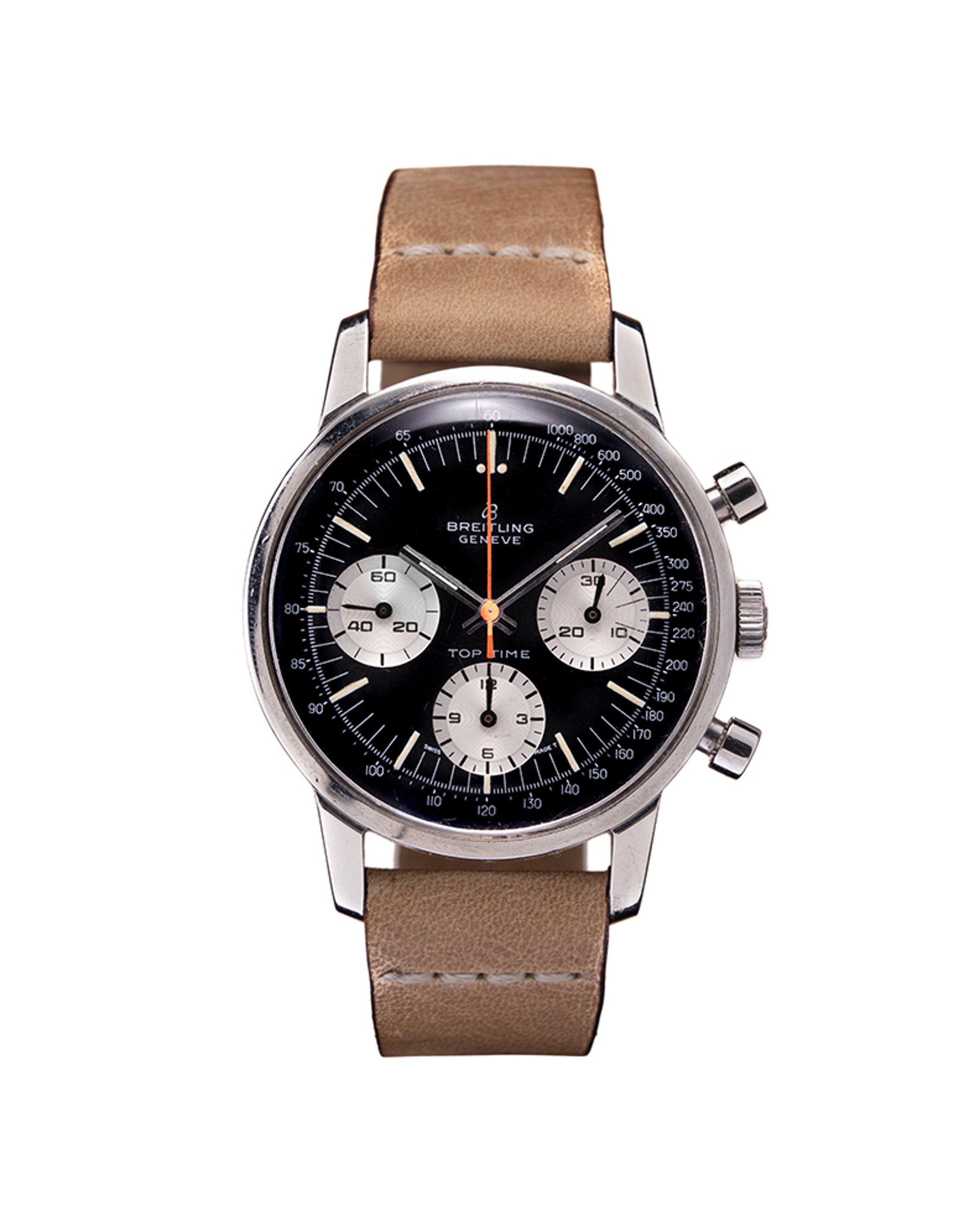 {generated} Breitling Top Time Mk2 ref.810 Venus 178,黑色錶盤、銀色小錶盤與米色皮革錶帶的正面呈現