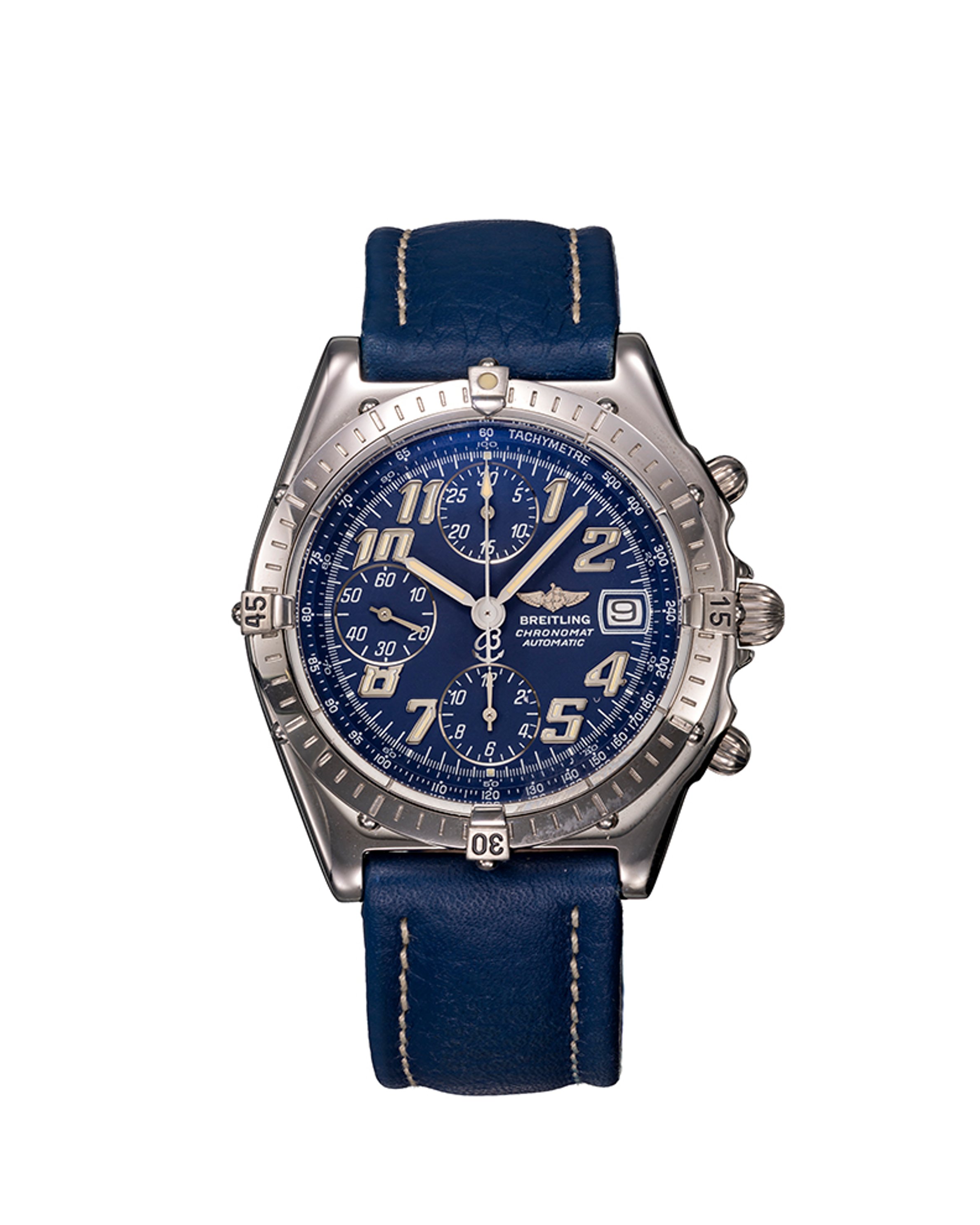 {generated} Breitling Chronomat Vitesse A13050.1 avec cadran bleu, boîtier acier et bracelet cuir bleu dans une vue produit épurée