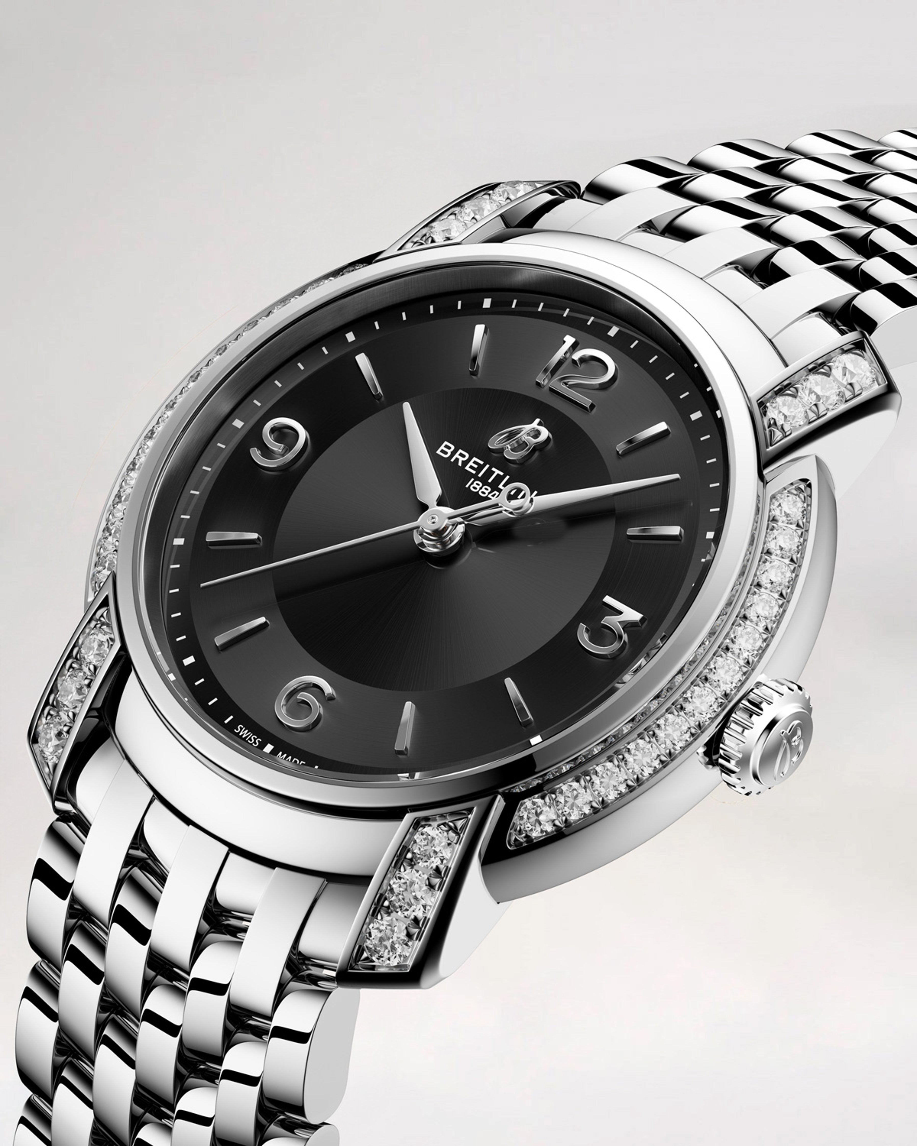 {generated} Breitling Chronomat au cadran vert et à la lunette diamantée avec l’insigne Ecovadis durable mettant en avant le design