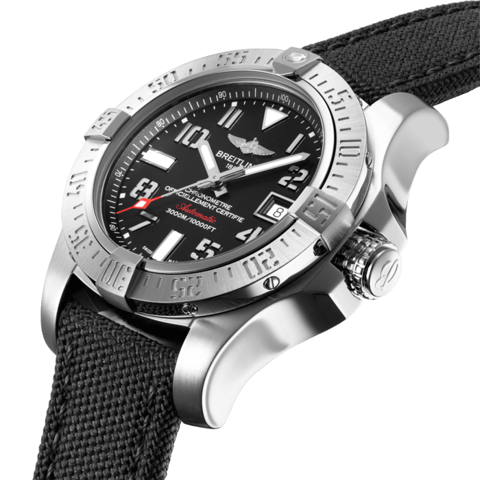 The professional Avenger II Seawolf super-diver model teams a powerful aesthetic with exceptional performance. The case, water-resistant to the impressive depth of 3,000 m (10,000 ft), is equipped with a unidirectional rotating bezel, a screw-lock crown with a non-slip grip, and a valve serving to equalize pressure differences between the interior and the exterior of the watch. The self-winding caliber, chronometer-certified by the COSC, guarantees maximum precision and reliability.