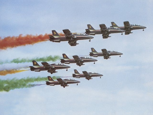 Frecce Tricolori Jet Team C. 1980s THE ALL-PURPOSE ICON – TECHNICAL INSPIRATION, STYLISH EXECUTION