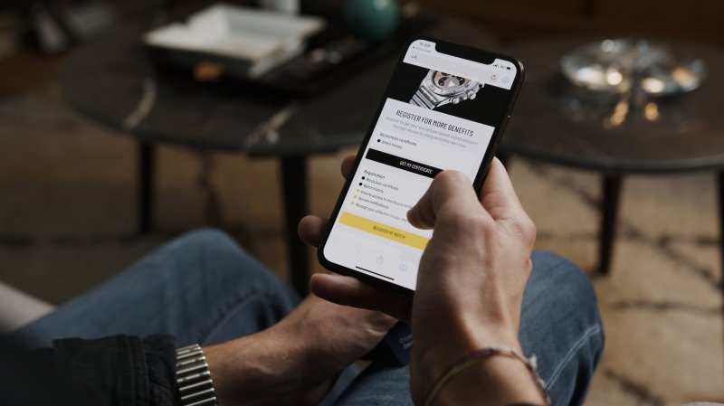 BREITLING BECOMES THE FIRST LUXURY WATCHMAKER TO OFFER A DIGITAL PASSPORT BASED ON BLOCKCHAIN FOR ALL OF ITS NEW WATCHES