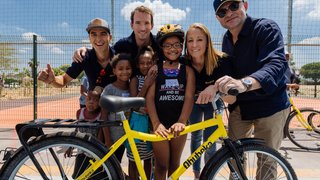 旗开得胜: 百年灵铁人三项行动队及其友队 参与CORONATION DOUBLE CENTURY公路自行车耐力赛 为南非慈善机构库贝卡QHUBEKA助力