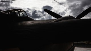 百年灵飞行员8蚊式轰炸机特别版腕表（Aviator 8 Mosquito）致敬德 · 哈维兰（de Havilland）旗下经典轰炸机