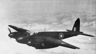 El modelo de Breitling Aviator 8 Mosquito conmemora el emblemático avión de Havilland
