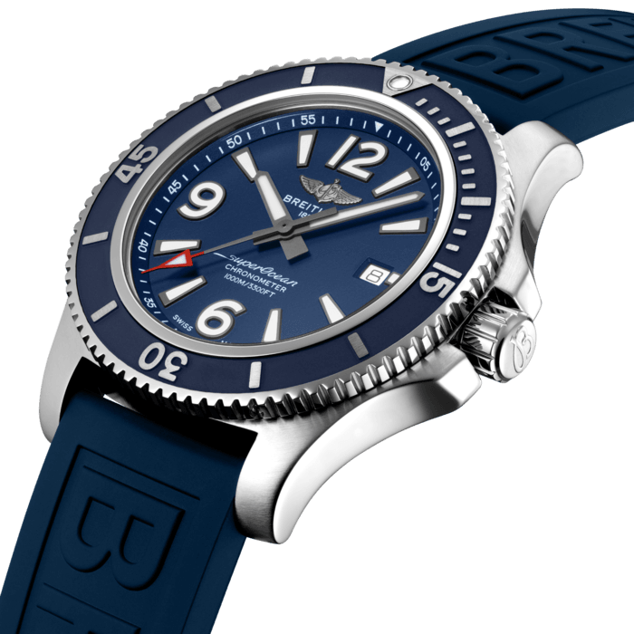 Sportivo, fresco e colorato, il Superocean Automatic 44 è stato concepito per gli uomini alla ricerca di un orologio sportivo che coniughi prestazioni di alto livello con uno stile contemporaneo. È all’altezza di ogni sfida: indossatelo per le immersioni, per fare surf o per nuotare! Il Superocean Automatic 44 presenta una robusta cassa da 44 mm in acciaio inossidabile, quadranti colorati e un bracciale in acciaio inossidabile o un cinturino in caucciù coordinato a scelta, abbinabili a una fibbia ad ardiglione in acciaio inossidabile o deployante. Preparato non solo ad affrontare le sfide nelle acque profonde (fino a 100 bar/1000 metri), il Superocean Automatic 44 dal carattere fresco e sportivo affascinerà anche chi è alla ricerca di avventure un po’ più vicine alla riva.