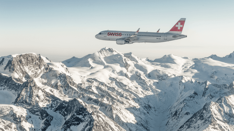  百年靈與瑞士航空聯手推動永續飛行