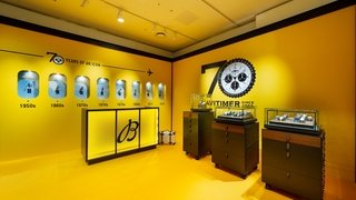 ブライトリング、伊勢丹新宿店にナビタイマー誕生70周年を祝すポップアップストアをオープン