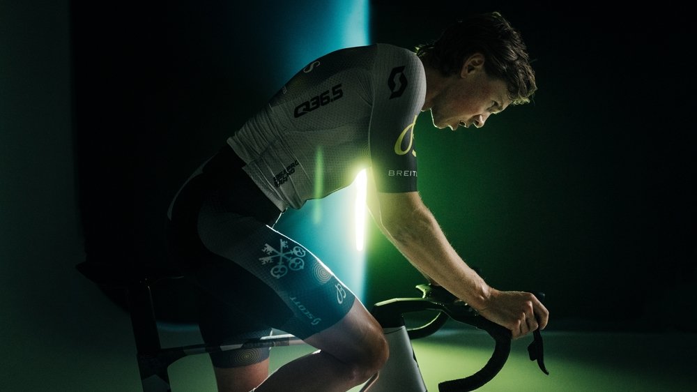 Breitling renoue avec ses racines dans le cyclisme en parrainant l’équipe Q36.5 Pro Cycling Team