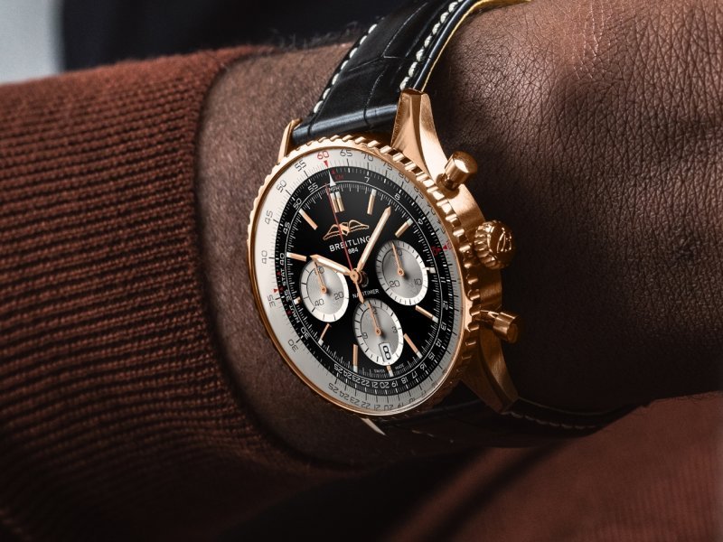 DALL’ORO ROSSO 18 CARATI A UNA  COMBINAZIONE CON ACCIAIO  INOSSIDABILE, GLI OROLOGI IN ORO  BREITLING SONO PERFETTI PER  OGNI OCCASIONE. RENDI IL TUO  OUTFIT PIÙ ELEGANTE O PIÙ  CASUAL CON LA GAMMA DI  OROLOGI IN ORO DA UOMO E DA  DONNA.